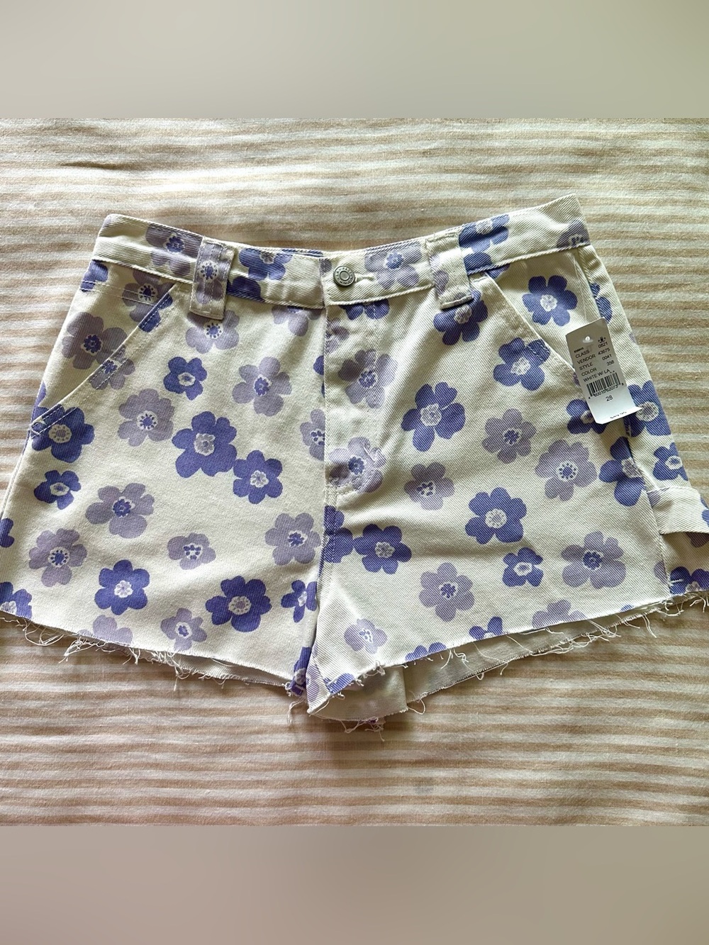 pacsun white w purple flowers 100% cotton denim shorts / size 28
